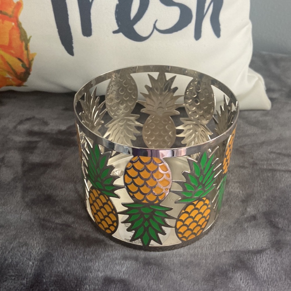 Pineapple Decor 🍍 - Picture 2 of 5